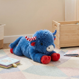 Peluche de vaca de las Tierras Altas, diseño patriótico rojo y azul, animal de peluche para niños de 2 a 4 años - Product Image 3