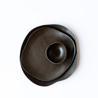 Service de restaurant style nordique irrégulier, plateau en céramique personnalisé, assiettes noires mates pour aliments pour steak, vente en gros, 12 pièces