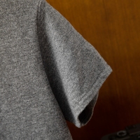 T-shirt de fitness décontracté pour hommes Chemise en laine unie semi-peignée à col rond et à manches courtes en tricot avec design simple