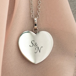 Collier personnalisé avec citation, <span class=keywords><strong>proverbe</strong></span>, logo gravé, cœur, délicat, pour femmes, pendentif cœur en or 18 carats, 2023 - Product Image 5