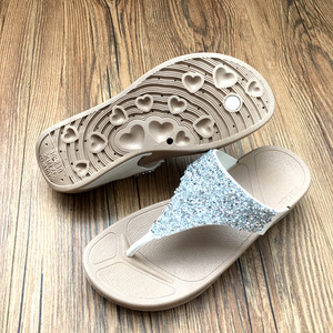 Sandalias de playa para mujer, a la moda, con tachuelas y diamantes incrustados, antideslizantes, para exteriores, a precio mayorista. - Product Image 3