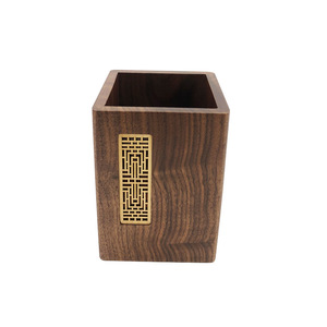 Portalápices Cuadrado de Madera de Nogal Negro 110x80x80mm con Incrustaciones de Latón, Caja de Almacenamiento para Escritorio de Oficina - Product Image 3