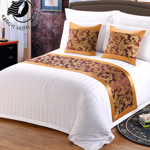 Set Copriletto Moderno a <span class=keywords><strong>3</strong></span> <span class=keywords><strong>Pezzi</strong></span> per Letto Matrimoniale con 2 Cuscini in Poliestere per Casa e Hotel - Product Image 4