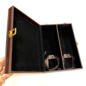 Caja de Vino Personalizada / Caja de Embalaje de Vino Tinto Elegante y Moderna de Madera y Cuero - Product Image 1