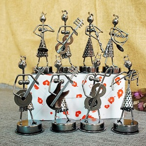 Modèle de petit homme en fer, art métallique, musique, <span class=keywords><strong>prix</strong></span> spécial, artisanat, style de groupe masculin et féminin, décoration de la maison - Product Image 2