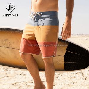 ชุดว่ายน้ำชายลายทางสไตล์ใหม่ ดีไซน์ระบายอากาศ ลายพิมพ์ กางเกงขาสั้น ชุดว่ายน้ำชาย - Product Image 1