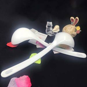 Utensilios de cocina: Cuchara y colador combinados para sopa, cuchara de plástico de mango largo, adecuada para ollas calientes y papillas. - Product Image 3