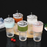 Vente en gros de gobelet à eau en verre de grande capacité avec couvercle à rayures verticales gobelet personnalisable avec logo tasse à café flammée pour boire