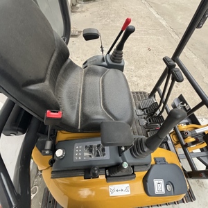 Nouvelle mini-excavatrice sur chenilles sans queue XCMG XE17U de 1,8 tonne, moteur Kubota, compacte, hydraulique, pour jardin, ferme et travaux municipaux - Product Image 4