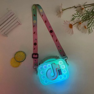 Borsa Fidget in Silicone con Luci LED e Giocattoli Antistress Pop <span class=keywords><strong>It</strong></span> TikTok - Product Image 5