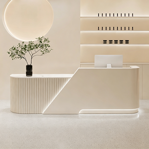 Comptoir de réception LED incurvé moderne avec panneau cannelé personnalisé pour salon de beauté, spa, institut de manucure - Product Image 3