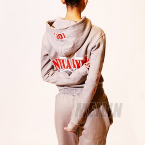 Conjunto Deportivo de Dos Piezas para Mujer, Sudadera Corta con Cierre y Pantalones de Felpa, con Logotipo Estampado de Alta Calidad - Product Image 3