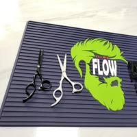 Équipement de salon de coiffure Tapis en PVC personnalisé Tapis en caoutchouc avec logo Tapis en silicone Table en PVC Isolation thermique Tapis magnétique de barbier