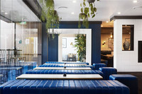Luxuriöses Hotel-Restaurant-Nachtclub-Sofa in Marineblau mit Gebogener Halbrunder Form und Sitzbank
