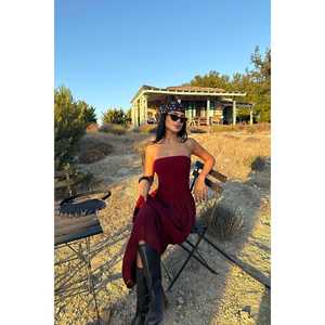 เดรสยาวลายดอกเดมสันสีเบอร์กันดีแบบเรียบหรู คุณภาพสูง ซับในผ้าสแปนเด็กซ์ เหมาะสำหรับฤดูใบไม้ผลิ ฤดูใบไม้ร่วง งานเลี้ยงอย่างเป็นทางการ และใส่ทำงาน มีไซส์ XS ถึง XL - Product Image 2