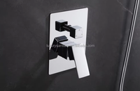 Robinetterie de douche murale encastrée chaud/froid avec système de douche moderne et grand pommeau de pluie