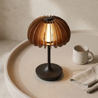 Lampe de table LED d'ambiance sans fil rechargeable à intensité variable en continu, avec abat-jour en bois naturel nordique et base en fer mat, pour chevet et salle à manger