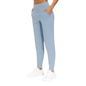 Pantalon de yoga capri pour femmes OEM | Leggings d'entraînement taille haute avec tissu respirant et à séchage rapide - Product Image 1