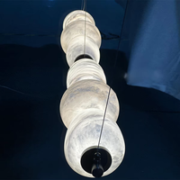 Lustre VEKO en albâtre, marbre et laiton, style moderne, blanc chaud, en cuivre, pour salle à manger, bar ou comptoir.