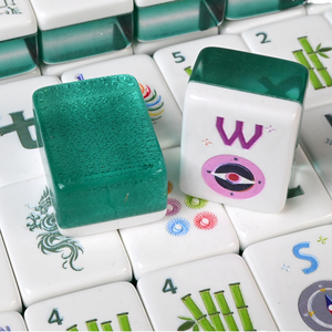 Juego de Fichas de Mahjong Clásico de Lujo, de Plástico, Portátil, para 4 Jugadores, con Patrón Blanco y Verde - Product Image 1