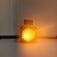 Feu de signalisation solaire LED haute luminosité de qualité ingénierie, clignotant ambre/jaune, 50 clignotements/min, 150 heures d'utilisation continue, batterie Li-ion pour circulation routière