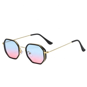 Montures de lunettes personnalisées UV400 certifiées Global Recycled Standard, idéales pour les voyages en plein air, les sports et les trajets quotidiens - Product Image 3