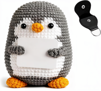 Porte-clés poupée en crochet créative en forme de pingouin noir avec carte de vœux, poupée en peluche tissée