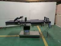 Table chirurgicale transparente aux rayons X MT MEDICAL en HPL avec base en acier inoxydable, frein de position zéro et double commande au pied