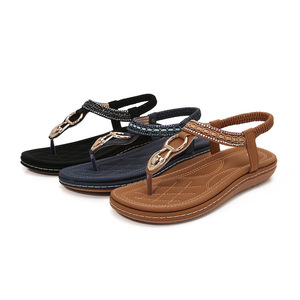 Chaussures d'été pour femmes, en peluche moelleuse, semelle intermédiaire en caoutchouc, bout rond, couleurs mélangées, chaudes, avec boucle, pour l'extérieur, tendance, pour la vente en gros - Product Image 4