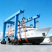 Grue mobile à portique sur pneus en caoutchouc de 50 tonnes pour levage de yachts, idéale pour marinas, clubs nautiques et chantiers navals
