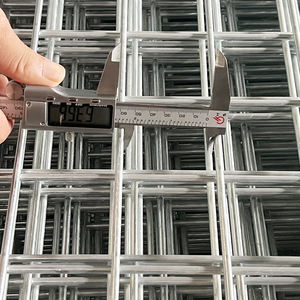 Pannello in Rete Metallica d'Acciaio Zincato a Foro Quadrato all'Ingrosso dalla Fabbrica Cinese per la Costruzione di Recinzioni per Allevamento di Polli/Cani/Conigli - Product Image 3