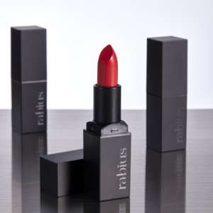 ลิปสติกวีแกน Rubeline Glow Rabius สีคอรัลโรส ให้ความชุ่มชื้น ผสมสารสกัดจากดอกชบาและโสมซาโปนิน - Product Image 2