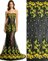 Tissu en dentelle brodé floral chic jaune tournesol, tissu en tulle gris à double bordure motif marguerite de qualité supérieure pour robe de couture