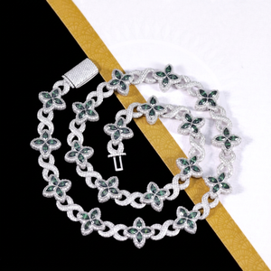 Collar de Trébol de Cuatro Hojas con Cadena Cubana, Diseño Nuevo, Chapado en Oro, Plata de Ley 925, Diamante Moissanita Verde - Product Image 1