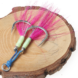 Anzuelo de Pesca Musta Feather Jig, Reforzado 4X, Doble Anzuelo, Acero con Alto Contenido de Carbono, para Pesca en Agua Salada - Product Image 1