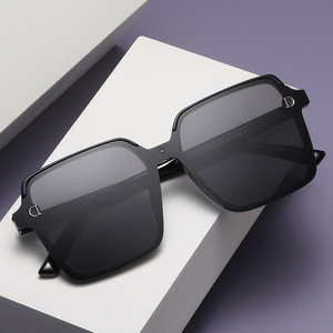 แว่นกันแดดทรงสี่เหลี่ยม D Brand TR90 รุ่น TR7053 ป้องกันรังสียูวี 400 สำหรับผู้หญิง กรอบสีดำ เลนส์ PC ระดับ 2 - Product Image 1