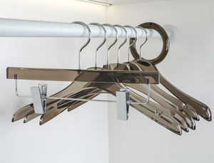 LINDON – cintre de luxe en <span class=keywords><strong>plastique</strong></span> noir Transparent Lucite acrylique avec Logo personnalisé pour vêtements - Product Image 2