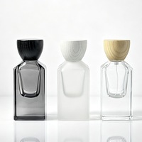 Flacon de parfum rectangulaire de luxe haut de gamme avec pompe pulvérisatrice, fond épais en verre, 30 ml, 50 ml, 100 ml, transparent, boîte cadeau personnalisée