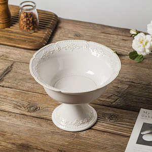 Cuenco de pies altos de Francia con vajilla en relieve de flores, cuenco de helado de fruta de 9 pulgadas de porcelana blanca, vajilla de cerámica para servir - Product Image 1