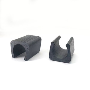 Shih Hung Plastics Patins triangulaires en plastique noir pour chaises et meubles, conception à extrémité ouverte - Product Image 1