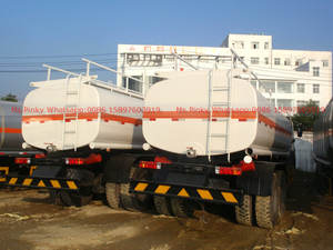 Camions à réservoir d'eau tout-terrain Baotou Beiben 6*6 à transmission intégrale, pneus tout-terrain du désert 14.00R20 à vendre - Product Image 5