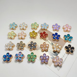 Breloques en alliage électroplaqué en forme de fleur avec serti clos pour la fabrication de bijoux DIY, accessoire de mode unisexe - Product Image 3