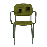 Chaise de salle à manger d'extérieur moderne avec structure en aluminium et accoudoirs en corde Teslin tressée pour restaurant, café, terrasse