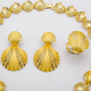 Conjunto de Joyería Nupcial de Alta Calidad Chapada en Oro de 14K con Collar y Aretes de Circonita para Fiesta de Bodas, Compromiso, Mujer - Product Image 5