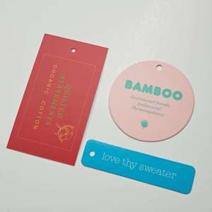 Xp-Bán Buôn Trong Suốt PVC Nhựa Đu Treo Tag Tùy Chỉnh Dập Nổi Rõ Ràng Logo In Dây Hangtags Chất Lượng Cao Cho Hàng May Mặc - Product Image 1