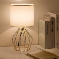 Lampe de table noire moderne minimaliste, abat-jour en tissu et bois blanc, lumière de nuit décorative élégante pour chambre à coucher, salon