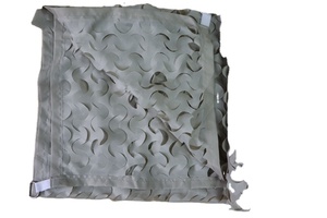 <span class=keywords><strong>Filet</strong></span> <span class=keywords><strong>de</strong></span> <span class=keywords><strong>camouflage</strong></span> <span class=keywords><strong>gris</strong></span> clair en polyester monocouche pour usage civil, avec ruban adhésif et anneaux métalliques en D, toutes saisons - Product Image 3