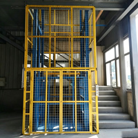 Plateforme élévatrice hydraulique murale à rail vertical pour le levage de marchandises dans la logistique interne des usines industrielles