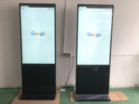 Kiosque publicitaire à écran tactile LCD sur pied de 65 pouces avec résolution 4K, construction en métal et verre pour affichage numérique