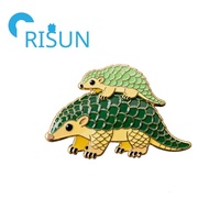 Grosir Pin hewan aneh kartun trenggiling bros kustom logam landak Hydrangea trengolin Pin bros Enamel lencana